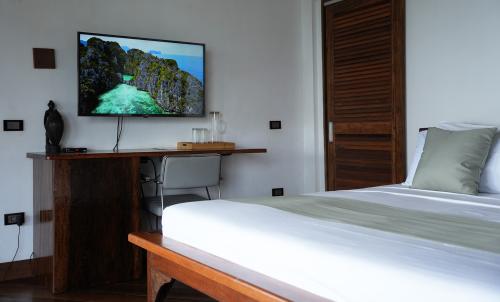 beachfront-villa-desk-dolarog-resort-el-nido