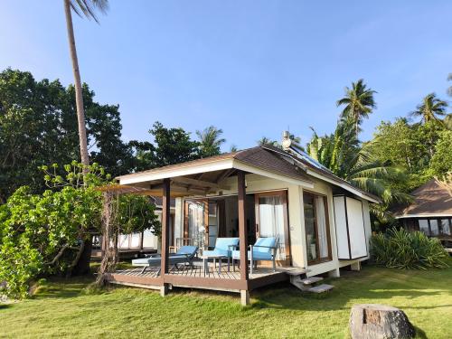 beachfront-villa-front-dolarog-resort-el-nido