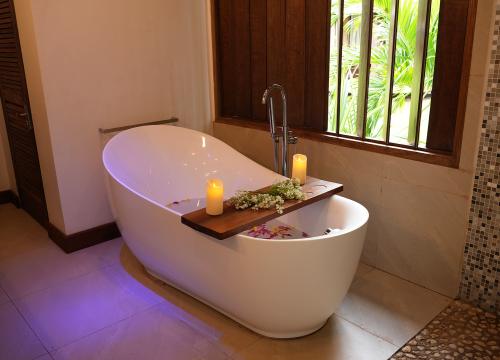 beachfront-villa-tub-dolarog-resort-el-nido