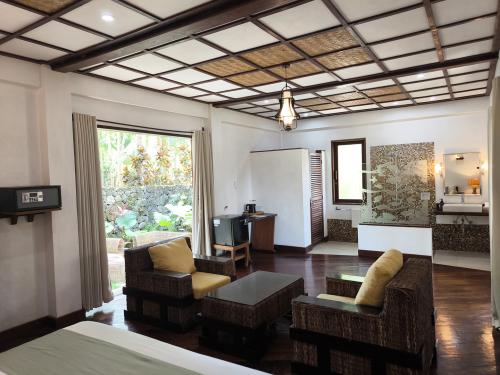 deluxe-garden-bathroom-dolarog-el-nido