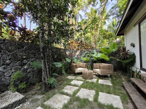 deluxe-garden-sitting-area-dolarog-el-nido